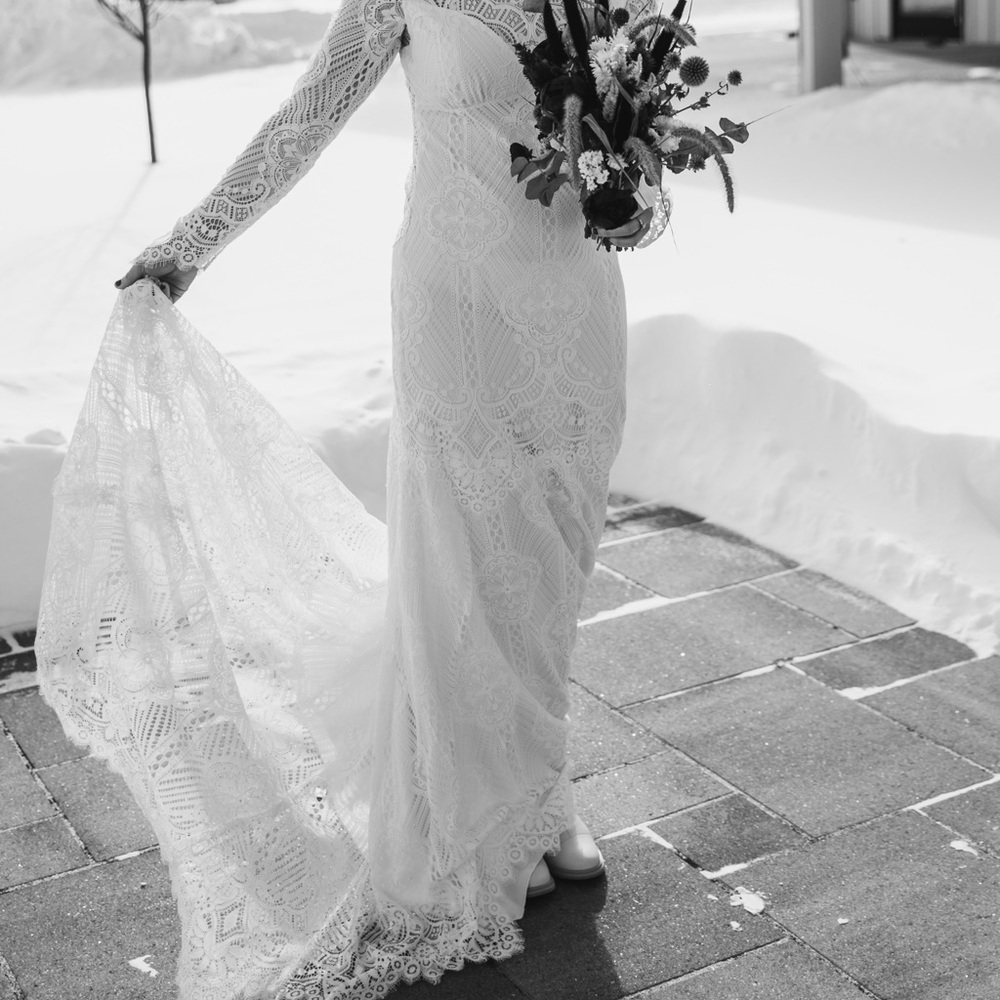 Elegant Lace Wedding Dress